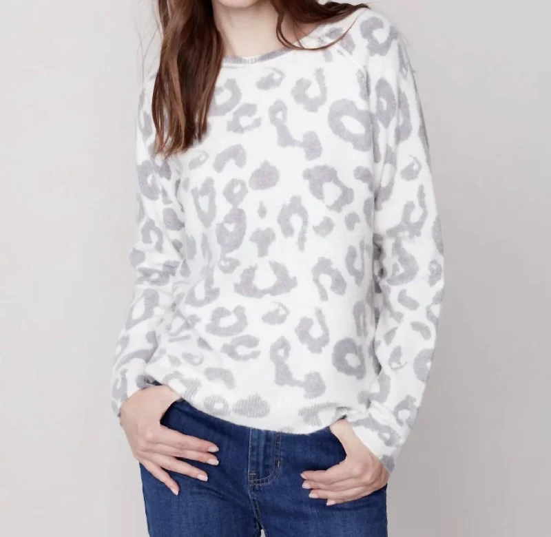 Women's Ribbed Floral Pullovers-Crew Neck Raglan Sleeve Inside Print In Grey And White Animal Print