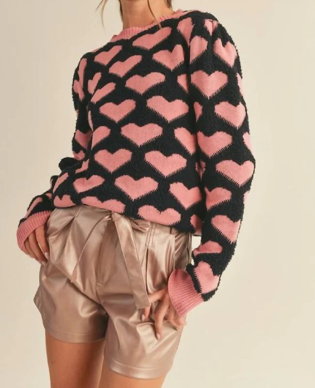 Women's Low-Waisted A-Line Pullovers-Crewneck Knit Heart Sweater In Black/pink